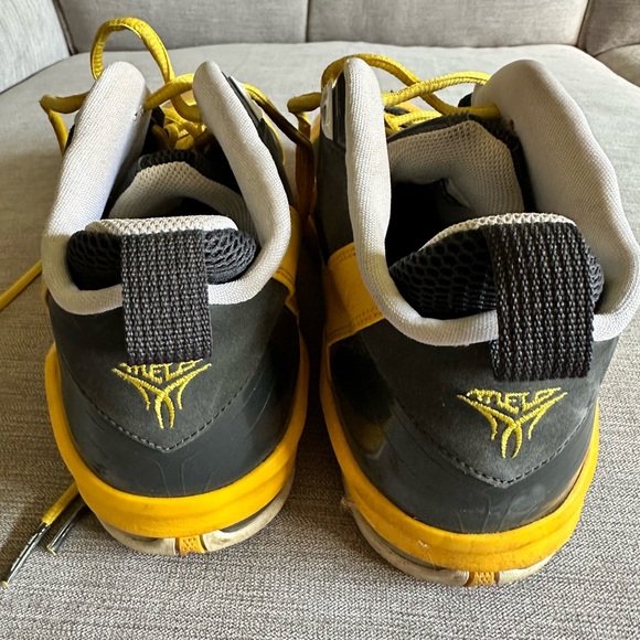 2011 Jordan Melo M8 Sneakers - Picture 2 of 4